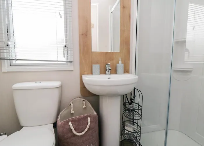 Pines 30 * Scarborough